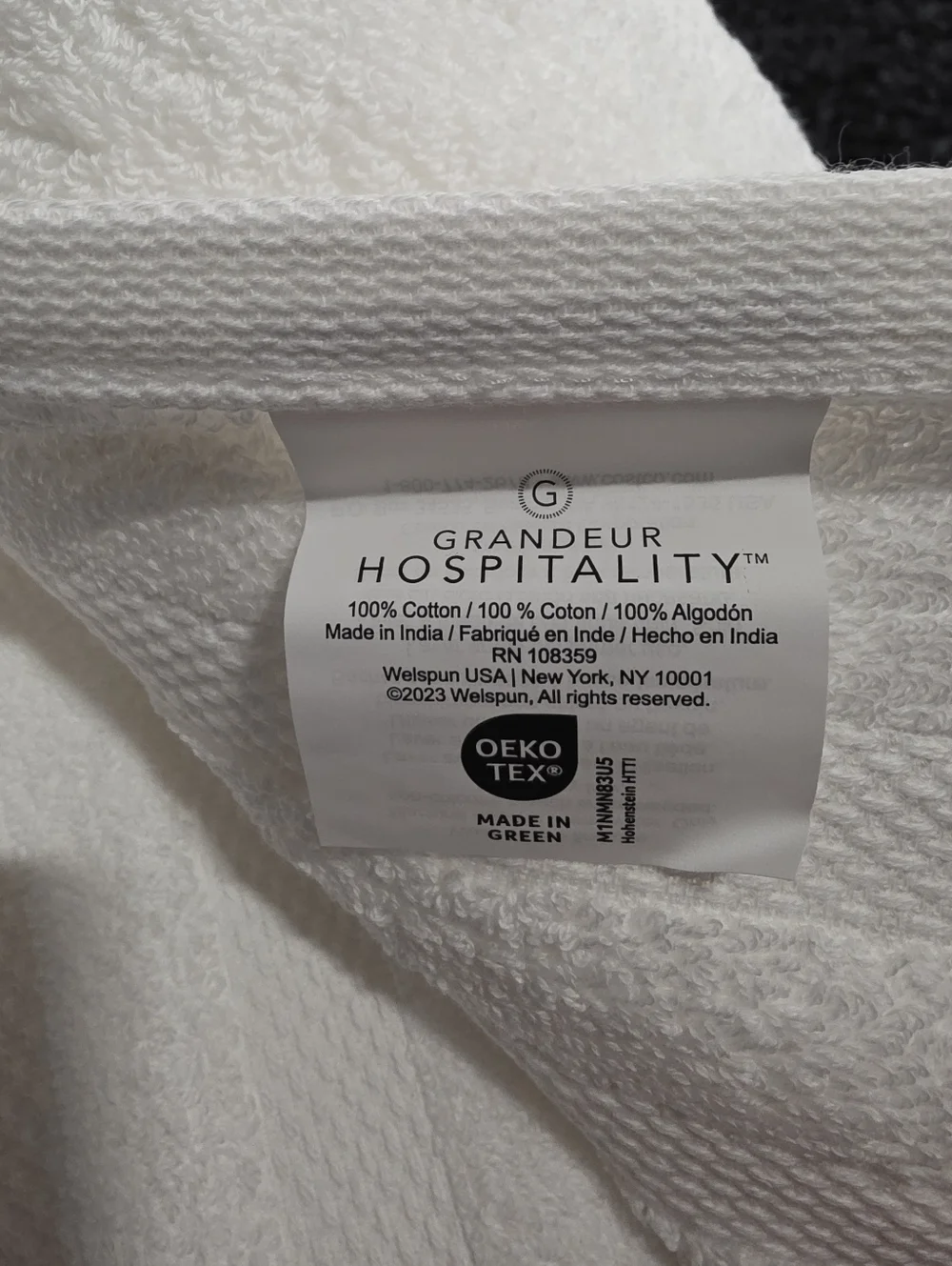 8 White Hand Towels! Perfect for Hospitality!